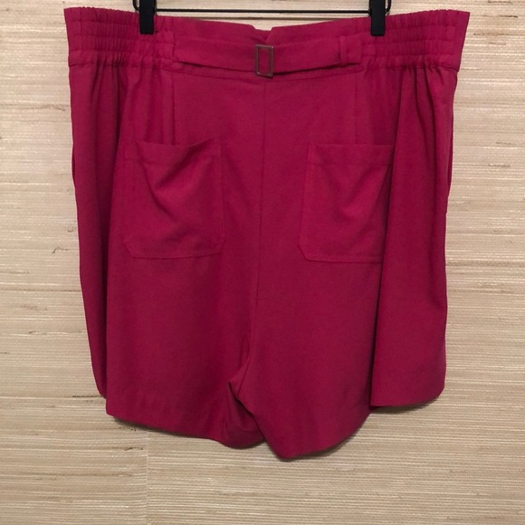 Torrid Women's Pink Peacock Wide Leg Studio Crepe Shorts size 22 - Picture 4 of 9